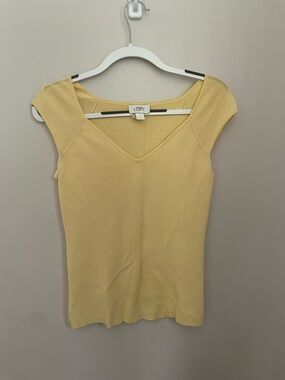 LOFT Yellow Top Size Small V neck, Cap Sleeve –  Lightweight